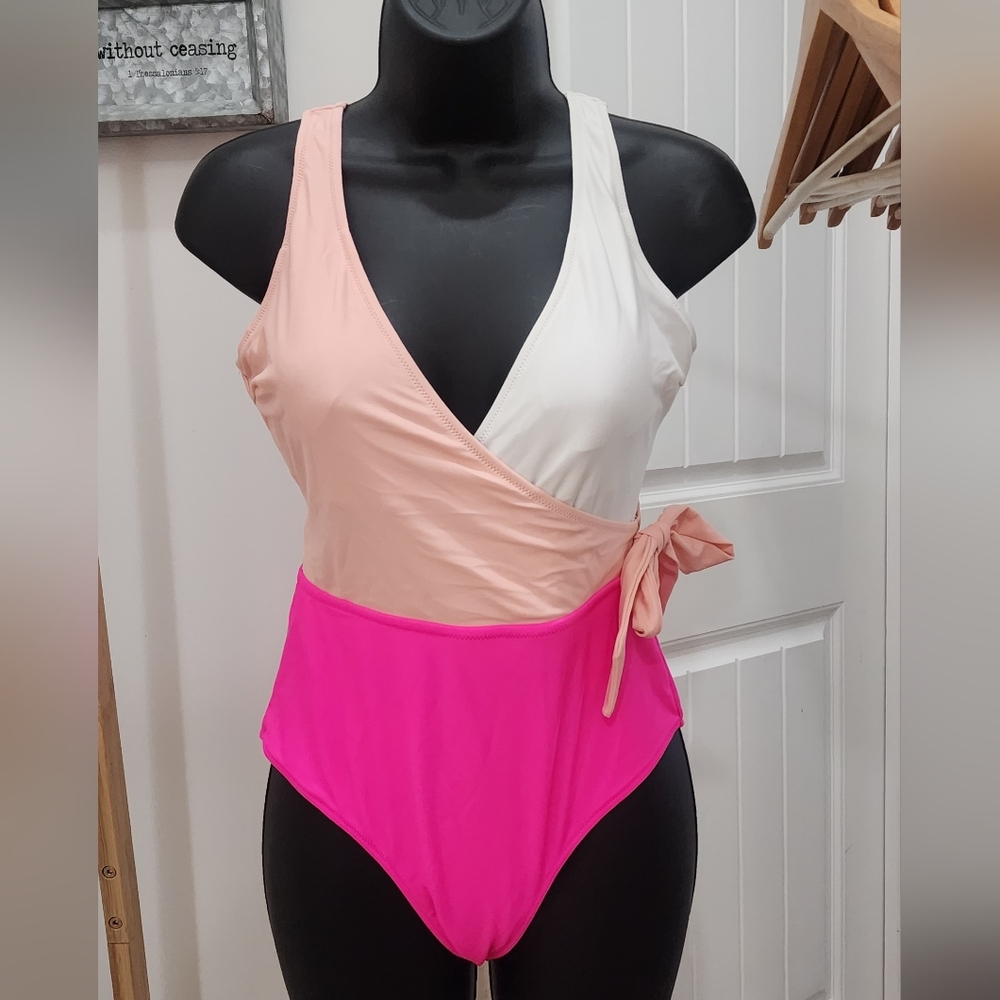 Shein size small,  removable cup liners, one piece never worn.